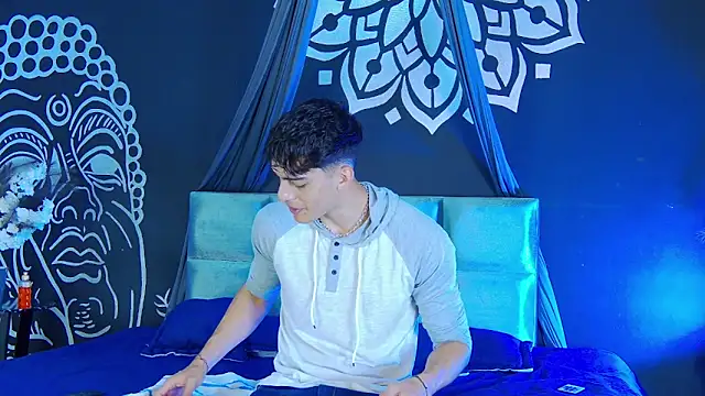 AlessioVitale online show from 12.15.25