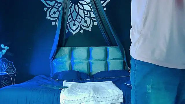 AlessioVitale online show from 12.22.25