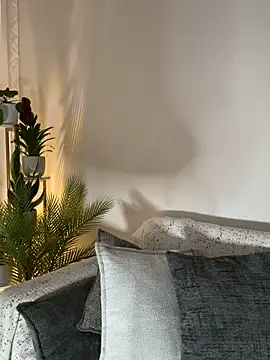 HotLdyllic online show from 04.17.26