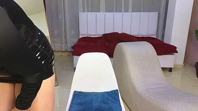 Snapshot of malen_fitnessmilf chatting on 07.23.26 malen fitnessmilf online show from 07.23.26