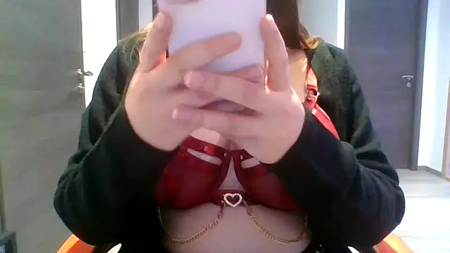 EmiMiss06 online show from 11.21.25