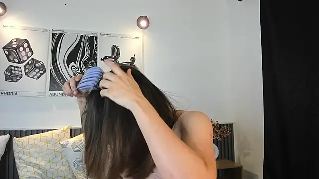 Cloe Bonne online show from 11.12.25