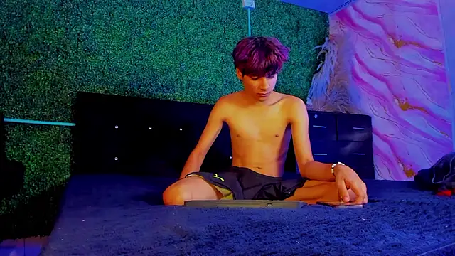 Leo Glow online show from 02.19.26