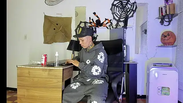 xxxTerrysxxx online show from 10.31.25