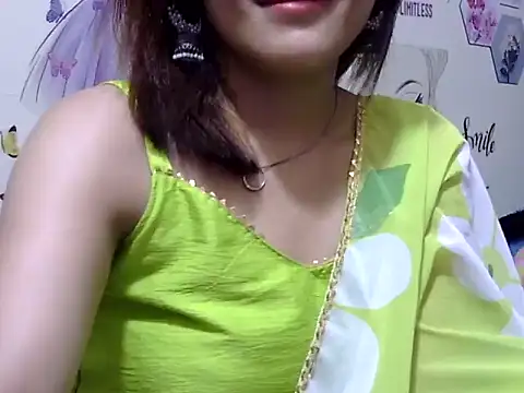 Snapshot of maira_33 chatting on 04.26.26 maira 33 online show from 04.26.26