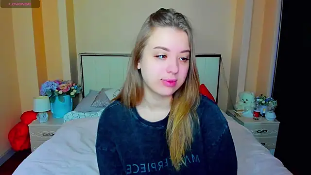 Snapshot of AlexissMmm chatting on 11.09.25 AlexissMmm online show from 11.09.25