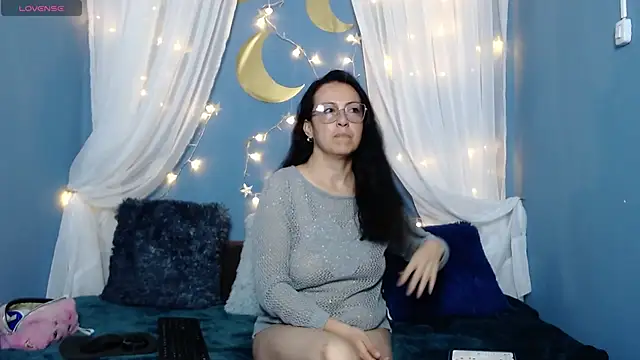 Lauryn Jones online show from 11.21.25