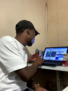 Snapshot of Ndodemnyama@xh chatting on 11.03.25 Ndodemnyamaxh online show from 11.03.25