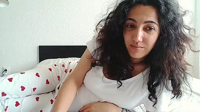 CharmingPearl online show from 11.25.25