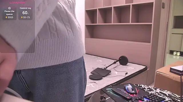 Snapshot of Abby-6 chatting on 11.01.25 Abby-6 online show from 11.01.25