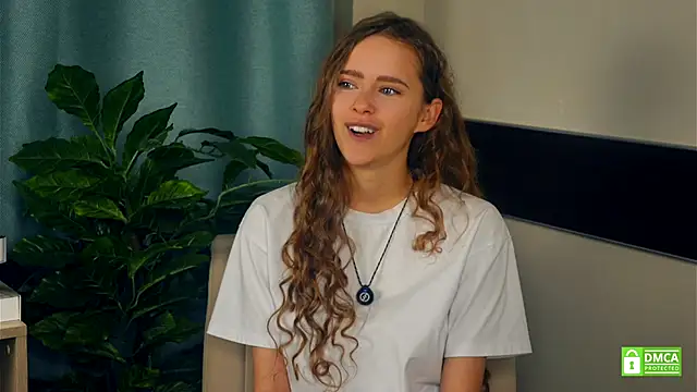 Snapshot of ErynTing chatting on 11.04.25 ErynTing online show from 11.04.25