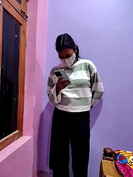 Snapshot of Rani_hot3 chatting on 11.04.25 Rani hot3 online show from 11.04.25