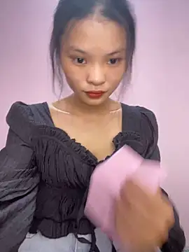 lung-linh online show from 11.13.25