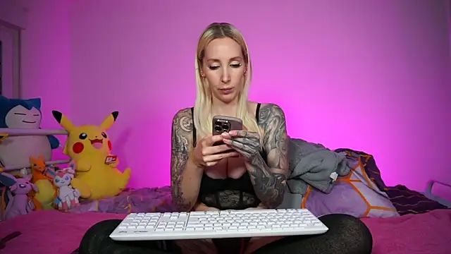 StellaCinderella online show from 11.18.25