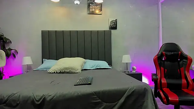 Snapshot of kendra_london chatting on 01.17.26 kendra london online show from 01.17.26