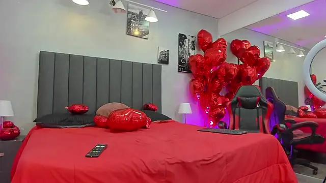 Snapshot of kendra_london chatting on 02.12.26 kendra london online show from 02.12.26