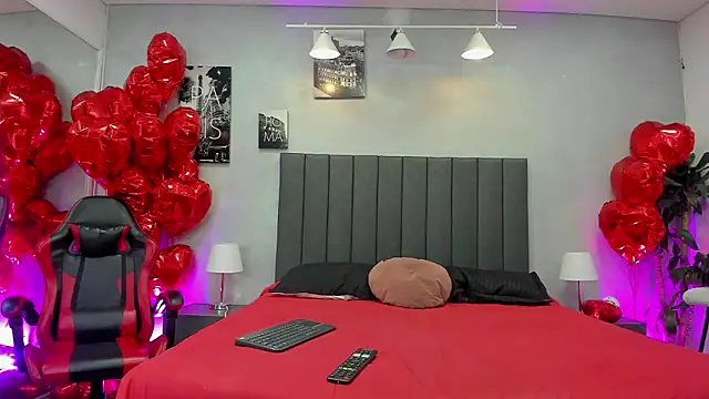 Snapshot of kendra_london chatting on 02.17.26 kendra london online show from 02.17.26