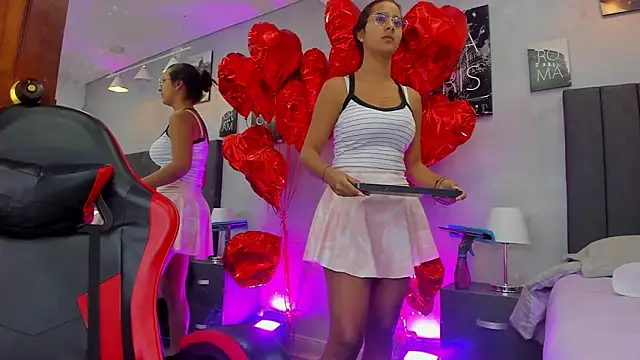 Snapshot of kendra_london chatting on 02.22.26 kendra london online show from 02.22.26