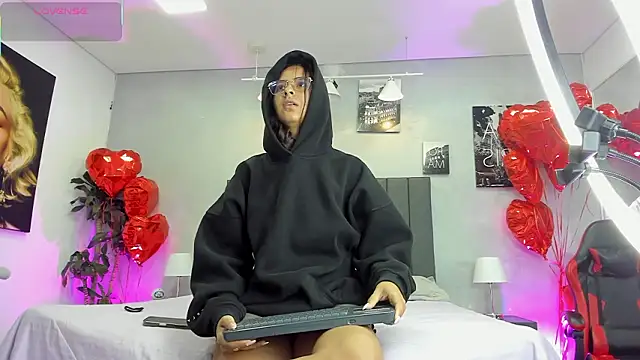 Snapshot of kendra_london chatting on 02.23.26 kendra london online show from 02.23.26