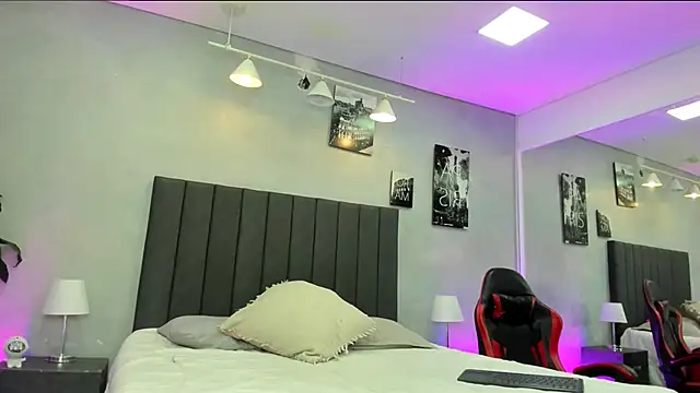 Snapshot of kendra_london chatting on 02.27.26 kendra london online show from 02.27.26