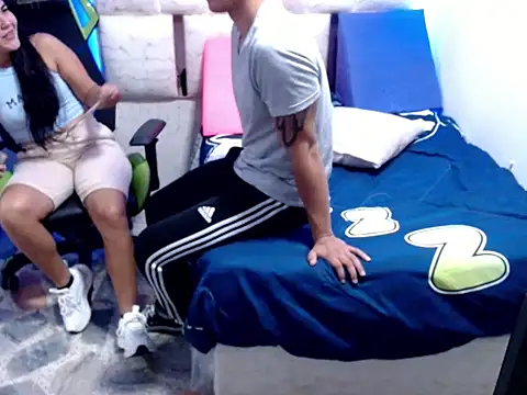 Snapshot of Maynowandchloe_ chatting on 11.06.25 Maynowandchloe online show from 11.06.25