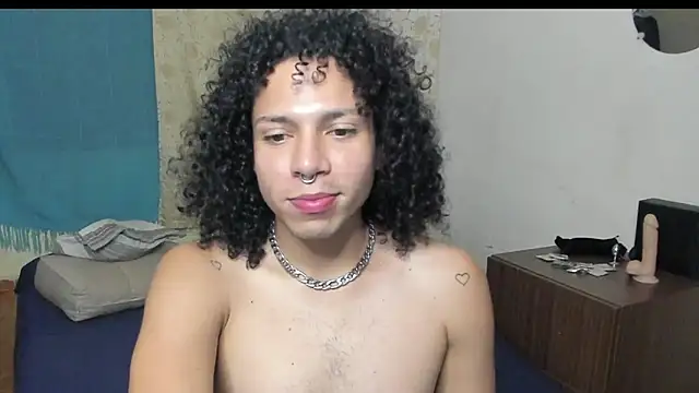 Snapshot of Angelwhitte chatting on 11.06.25 Angelwhitte online show from 11.06.25