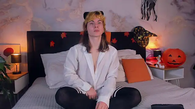 Snapshot of MattMarnee chatting on 11.07.25 MattMarnee online show from 11.07.25