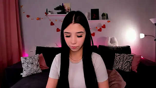 Snapshot of jasminharris chatting on 11.08.25 jasminharris online show from 11.08.25