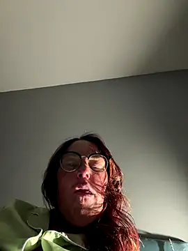 Snapshot of Angel-LinaX chatting on 12.19.25 Angel-LinaX online show from 12.19.25