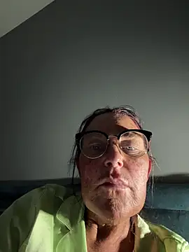 Snapshot of Angel-LinaX chatting on 12.20.25 Angel-LinaX online show from 12.20.25