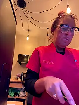 Snapshot of Angel-LinaX chatting on 12.22.25 Angel-LinaX online show from 12.22.25