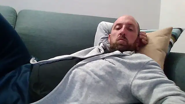 Snapshot of luca_beech88 chatting on 04.27.26 luca beech88 online show from 04.27.26
