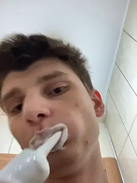 Snapshot of zackdelfon chatting on 11.20.25 zackdelfon online show from 11.20.25