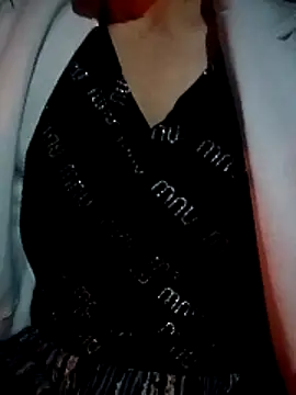 Snapshot of LenaLy2k chatting on 11.04.25 LenaLy2k online show from 11.04.25