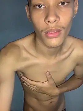 Snapshot of novinholimah chatting on 11.05.25 novinholimah online show from 11.05.25