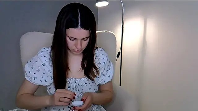 KiraHoney online show from 04.18.26