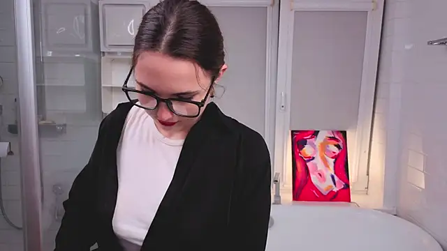 LeenaPuita online show from 12.05.25