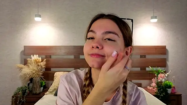 Snapshot of MargieDavidson chatting on 02.02.26 MargieDavidson online show from 02.02.26