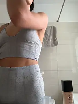 VickyM99 online show from 04.22.26