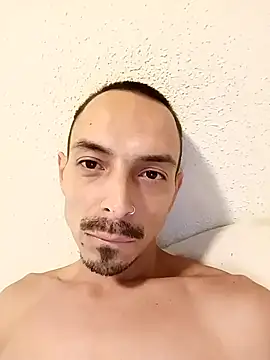 Snapshot of Alejo_colombi chatting on 11.04.25 Alejo colombi online show from 11.04.25