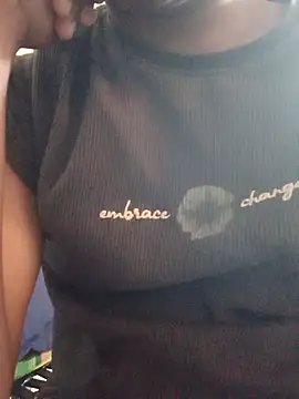 Snapshot of tiptopleasurr chatting on 11.08.25 tiptopleasurr online show from 11.08.25