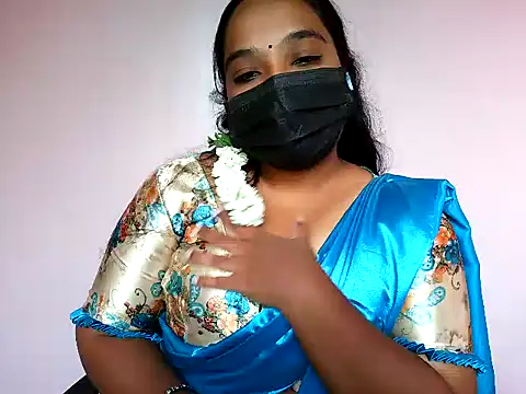 Snapshot of Mathi_cam chatting on 06.19.26 Mathi cam online show from 06.19.26