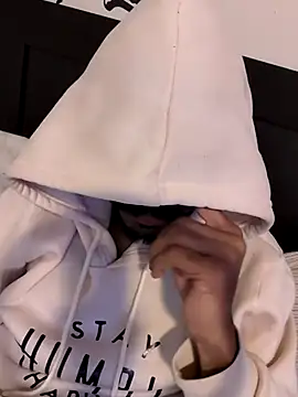 Snapshot of skinnydddue chatting on 11.04.25 skinnydddue online show from 11.04.25