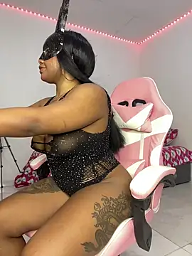 Snapshot of Cristina0 chatting on 11.07.25 Cristina0 online show from 11.07.25