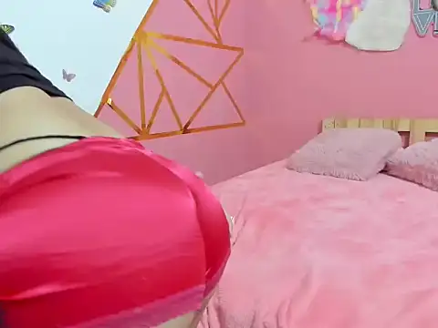 Snapshot of Scarlet_27 chatting on 11.17.25 Scarlet 27 online show from 11.17.25