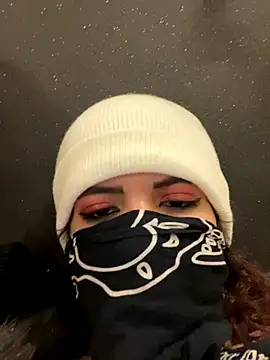 Snapshot of badcoupless chatting on 11.04.25 badcoupless online show from 11.04.25