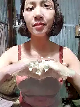 Snapshot of Niramiu chatting on 11.04.25 Niramiu online show from 11.04.25