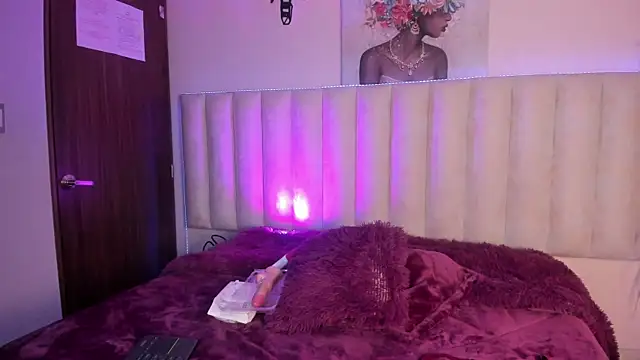 Isabella Crofts online show from 12.19.25