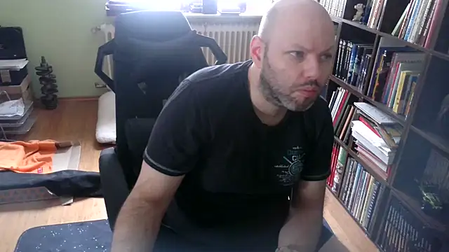 Snapshot of Tsume81 chatting on 11.04.25 Tsume81 online show from 11.04.25