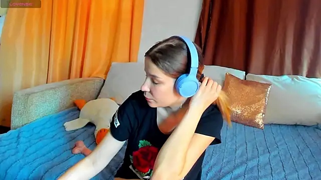 Eva purrr  online show from 11.20.25